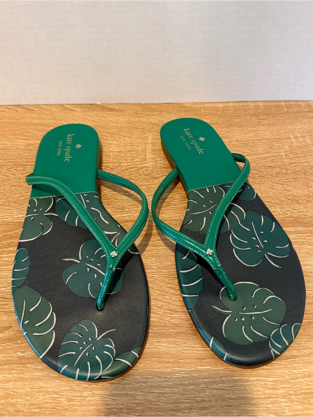Kate Spade Cabana Sandals Flip Flips Green Leaves
